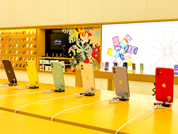 世界各地で販売される米アップル製のiPhoneも製造は大半が中国＝2019年12月、アラブ首長国連邦・ドバイ市