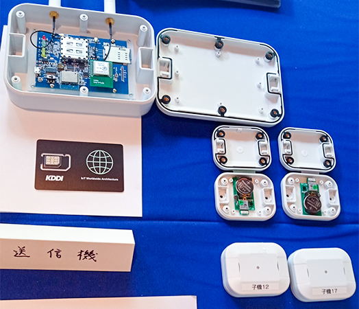 実証事業では「ZigBee タグ」と呼ばれる機器を使って定期的に冷温箱内の温度などのデータを取得。リアルタイムで発信が可能なほか、内蔵メモリーにも保存され、通信環境のない場所でも記録を保持できる（ＮＮＡ撮影）